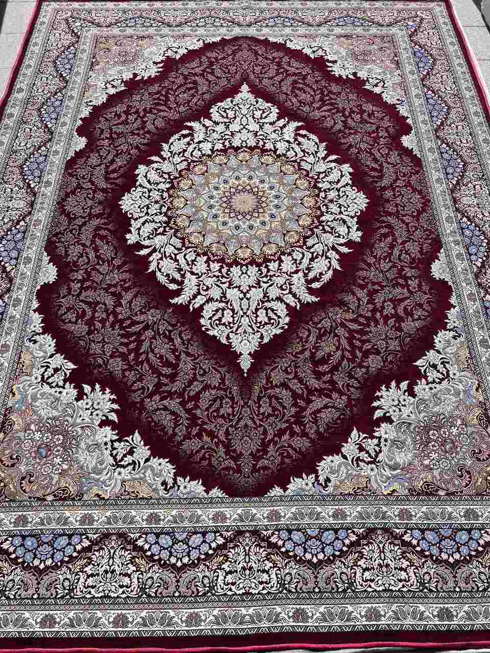 روفرشی مخمل ابریشم گلبرجسته کد 811 سوپر گلشن یزد سایز ۶ متری در رنگ بندی سرمه ای و زرشکی و طوسی